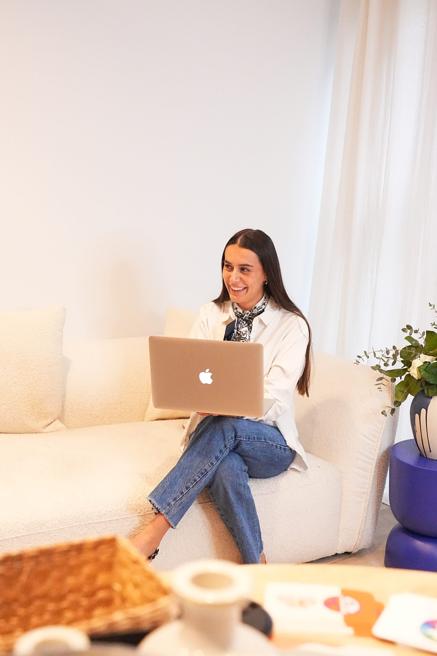 Ordinateur posé sur un bureau